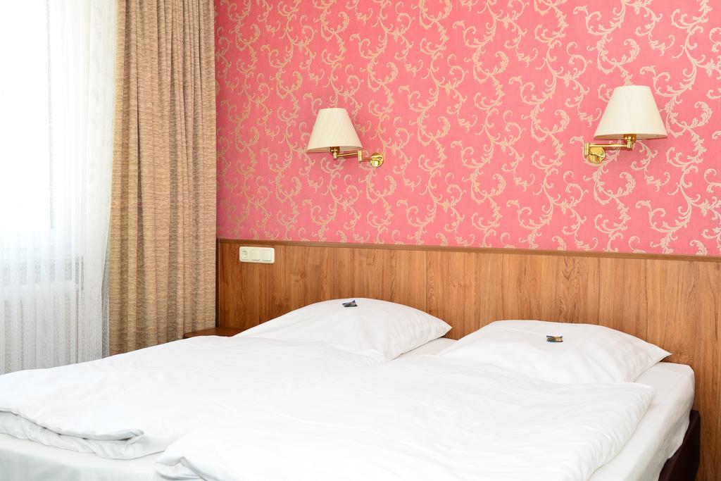 Landhotel Michaelishof แบร์เกน ภายนอก รูปภาพ