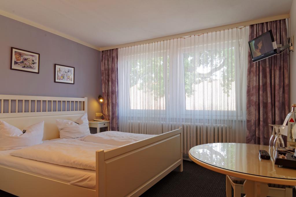 Landhotel Michaelishof แบร์เกน ภายนอก รูปภาพ